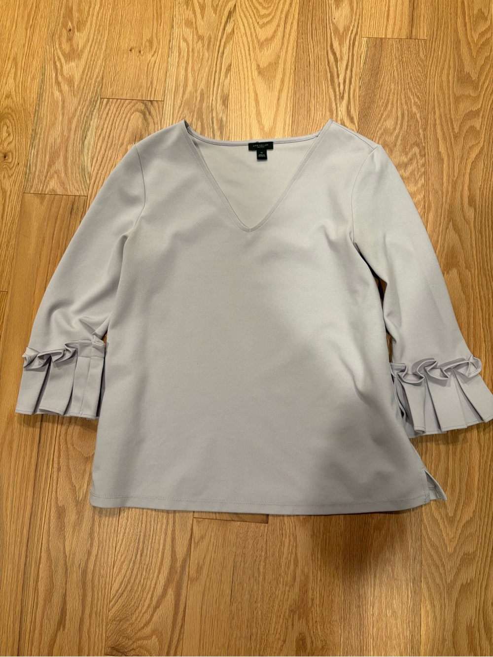 Ann Taylor Light Purple V-Neck Top with Ruffle Cuff Sleeves XS